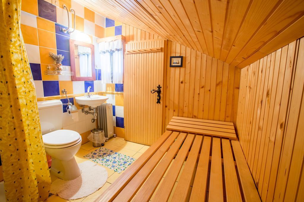 Guest House Kraljev Hrib Камнишка-Бистрица Экстерьер фото